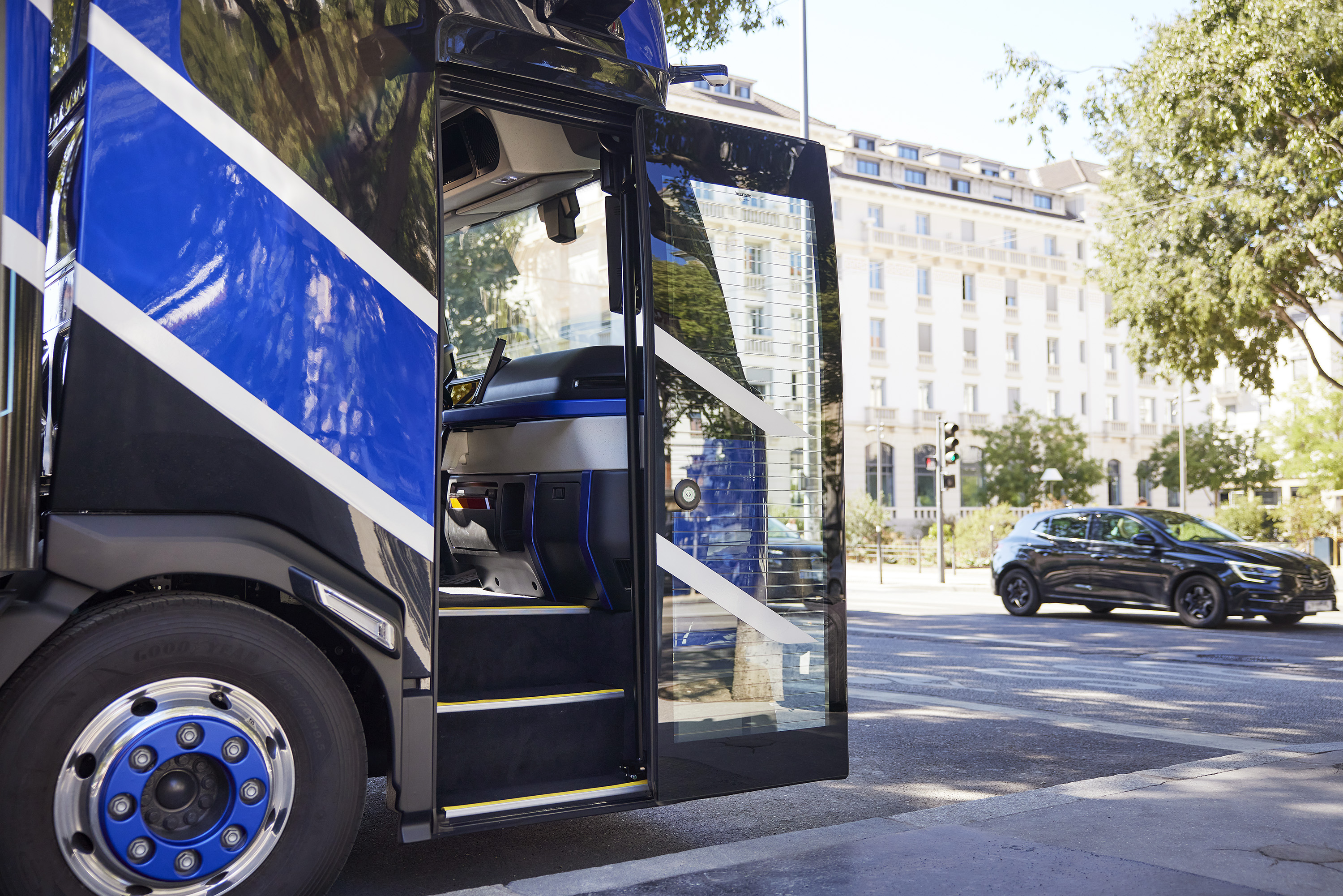 Renault Trucks Oxygen - Sliding cab door