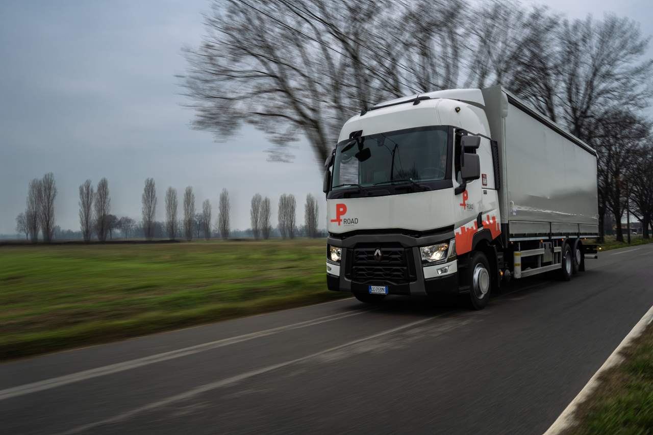 Renault Trucks P-Road 6x4