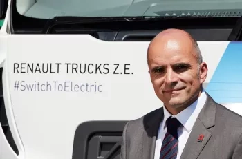 Carlos Rodrigues MD Renault Trucks UK Ireland with D Wide ZE