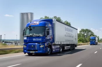 Renault Trucks axles logistics flow Lyon-Bourg-en-Bresse