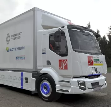 Jacky Perrenot x Renault Trucks logistique urbaine 2