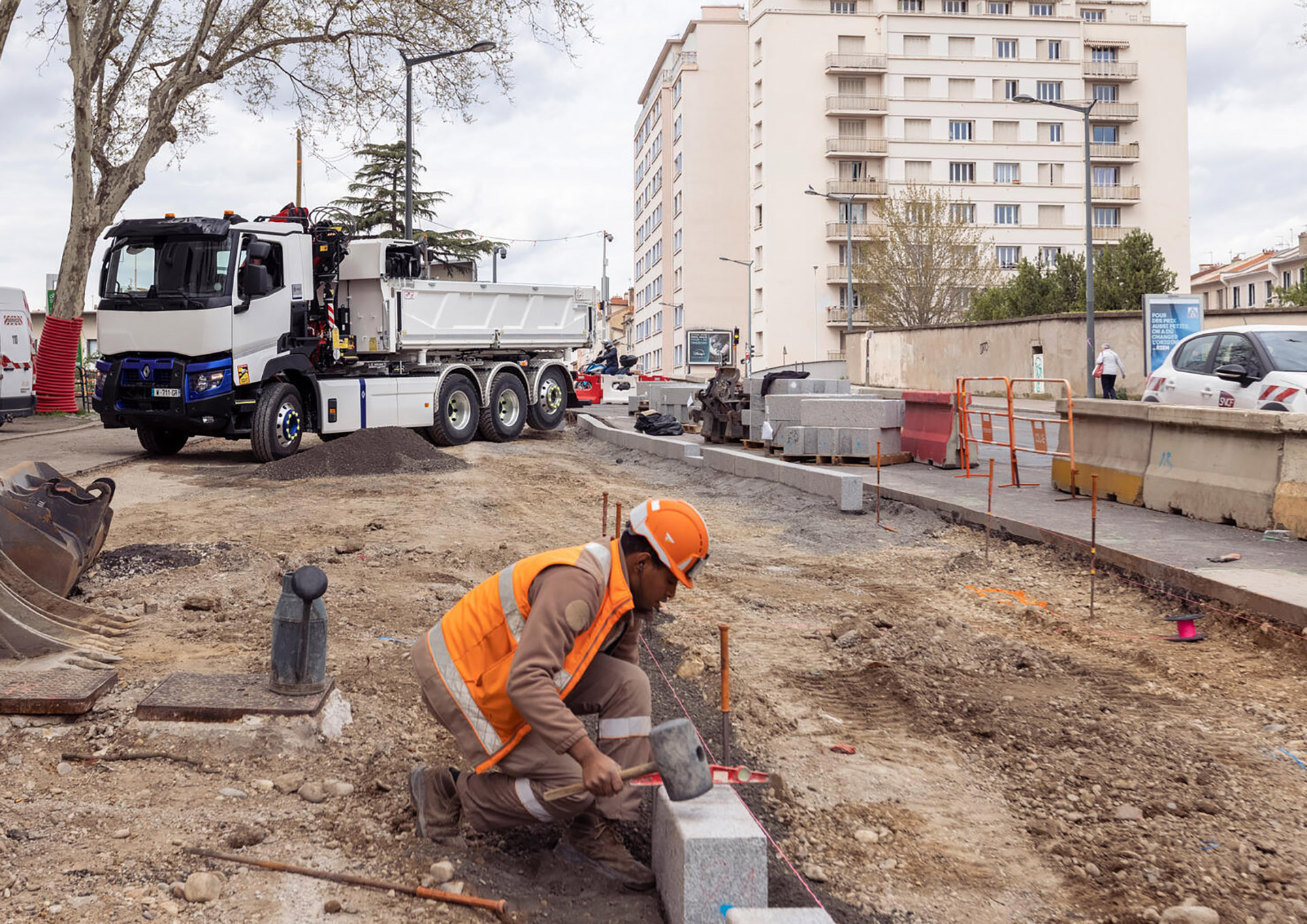 A Renault Trucks E-Tech C presented in an of road version