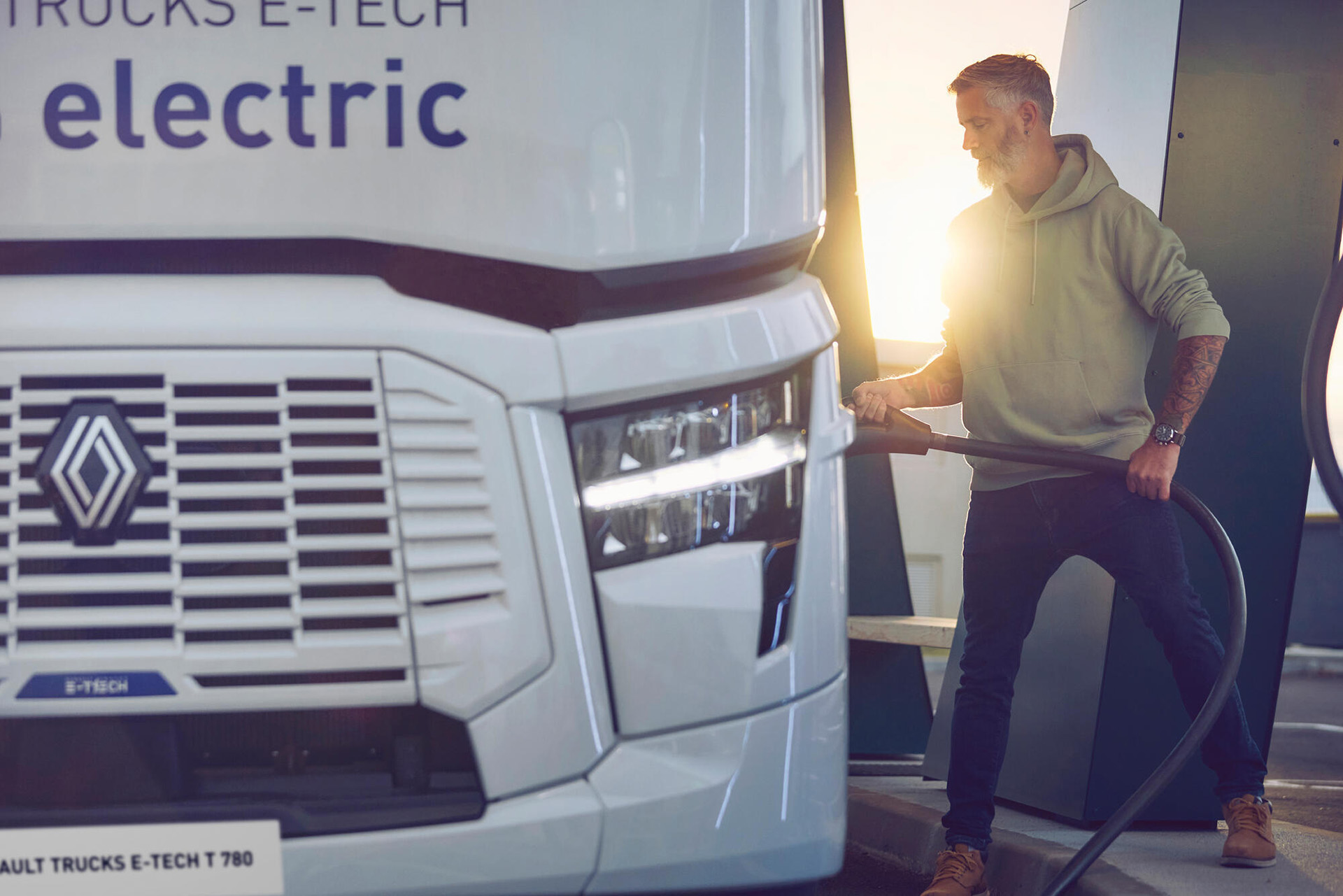 A Renault Trucks E-Tech T 100% elctric at the charging station