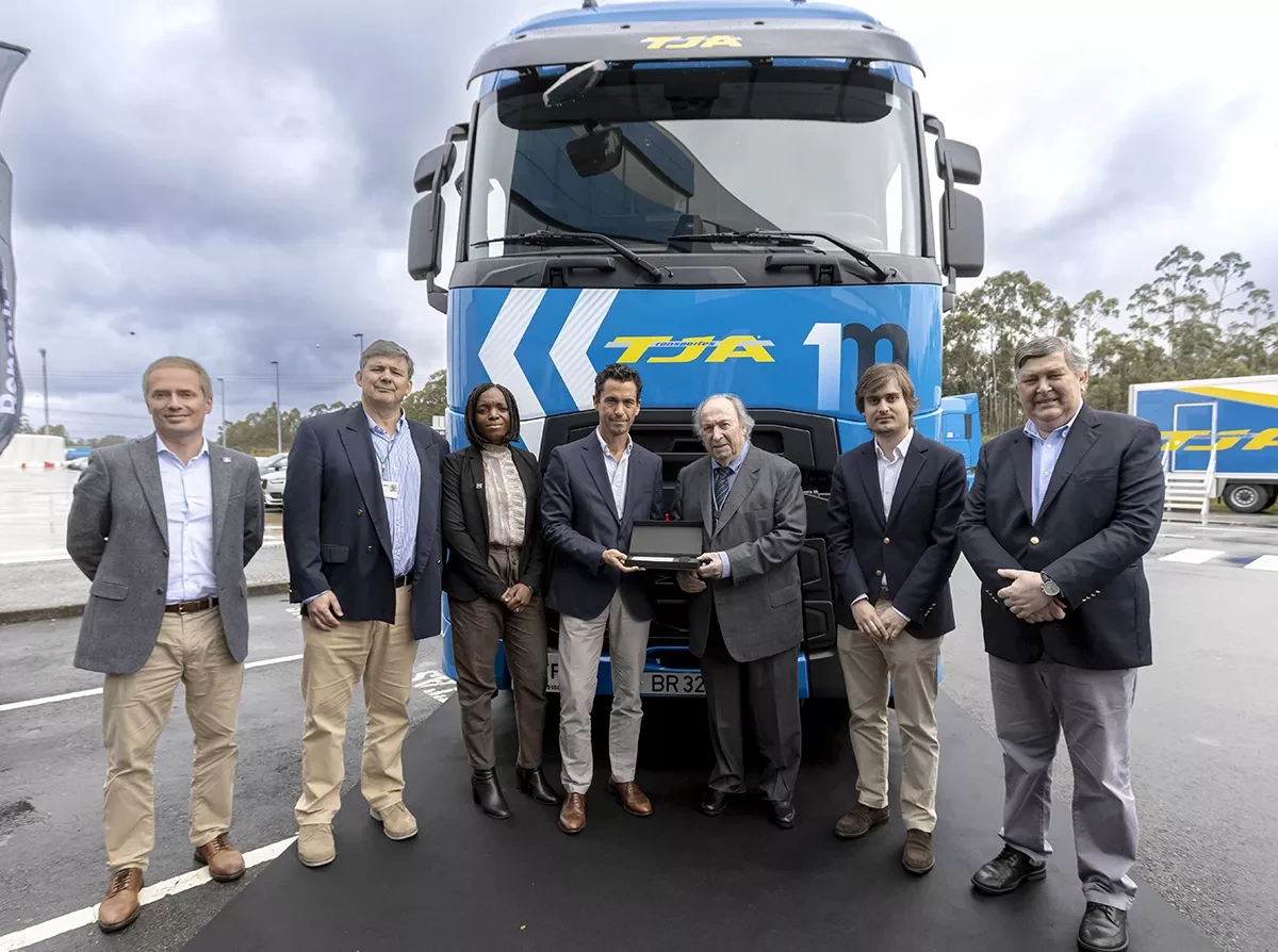 TJA reçoit le millionième camion produit par Renault Trucks à Bourg-en-Bresse