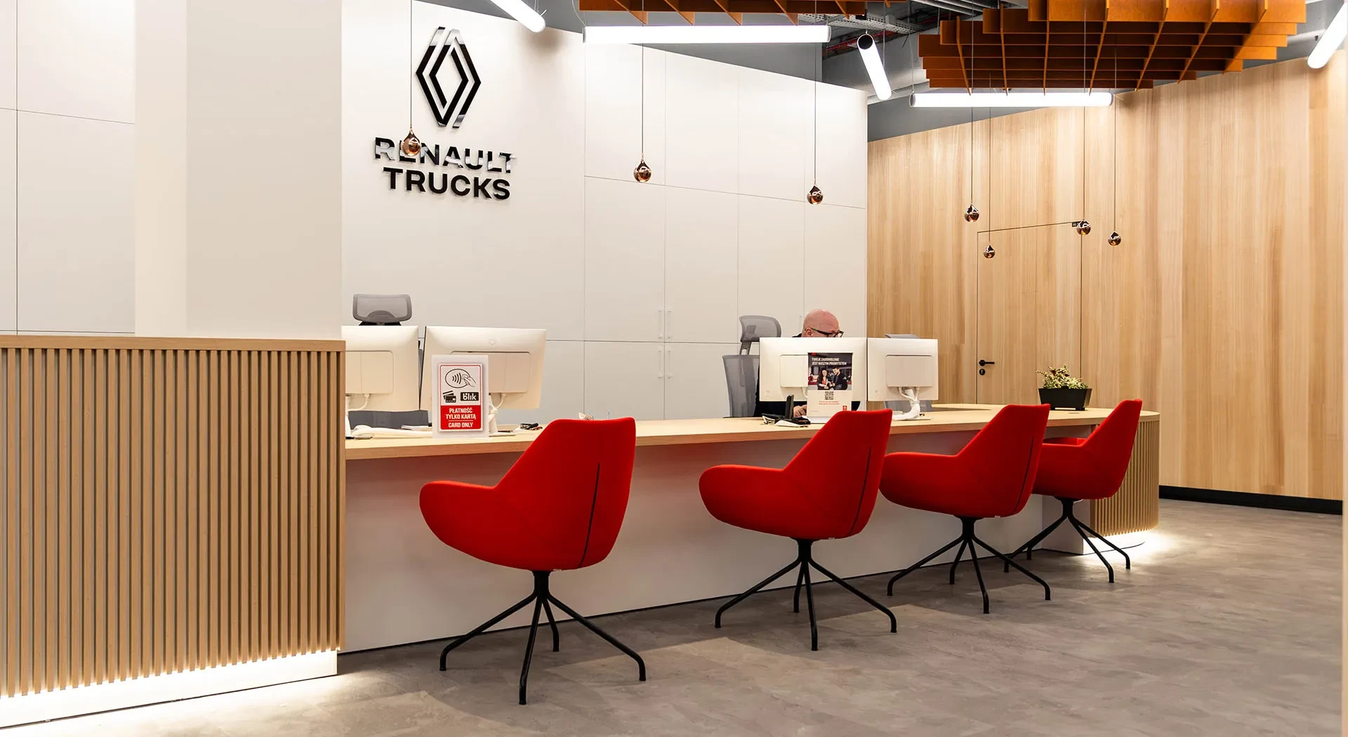 A New Chapter in the Renault Trucks’s History in Poland: Renault Trucks Polska Opens Renault Trucks Center near Warsaw – a Modern Service Facility and company’s Headquarters