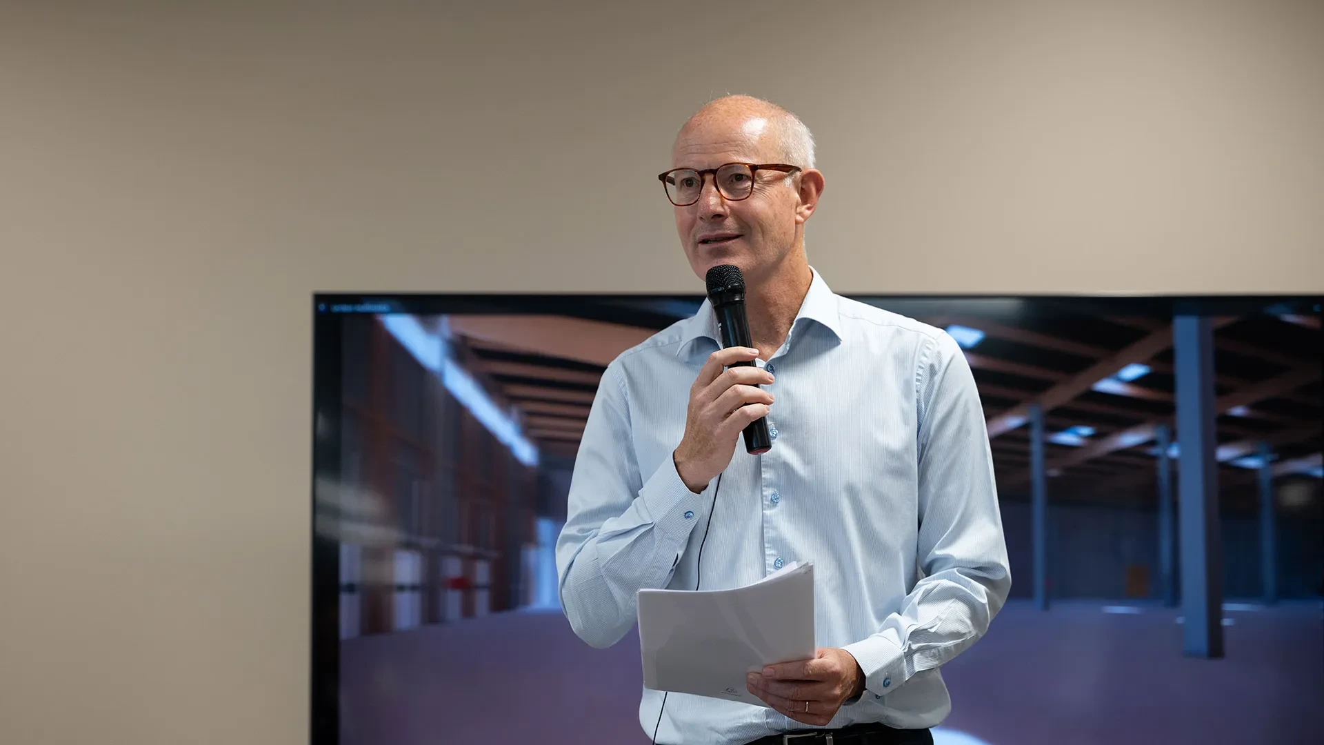 Antoine Duclaux, président de renault Trucks accueille à l'usine Renault Trucks de Bourg-en-Bressele chef d'Etat Major d'Armée de Terre, Pierre Schill