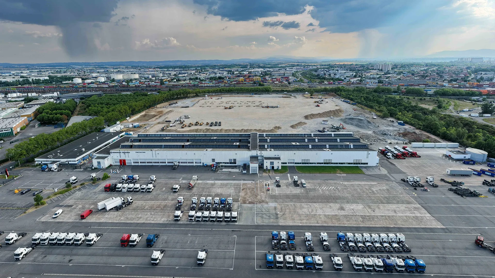 Renault Trucks invests in a new logistics hub to keep  customers' vehicles on the road