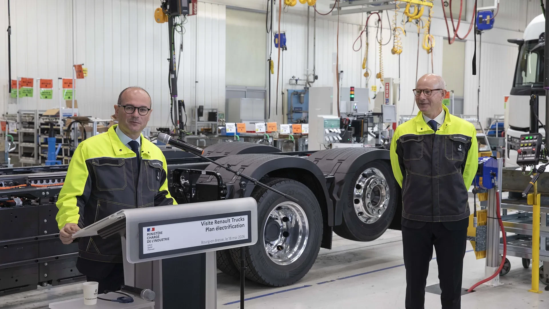 Electrification du transport : le gouvernement français réaffirme son soutien à la filière industrielle sur le site Renault Trucks de Bourg-en-Bresse