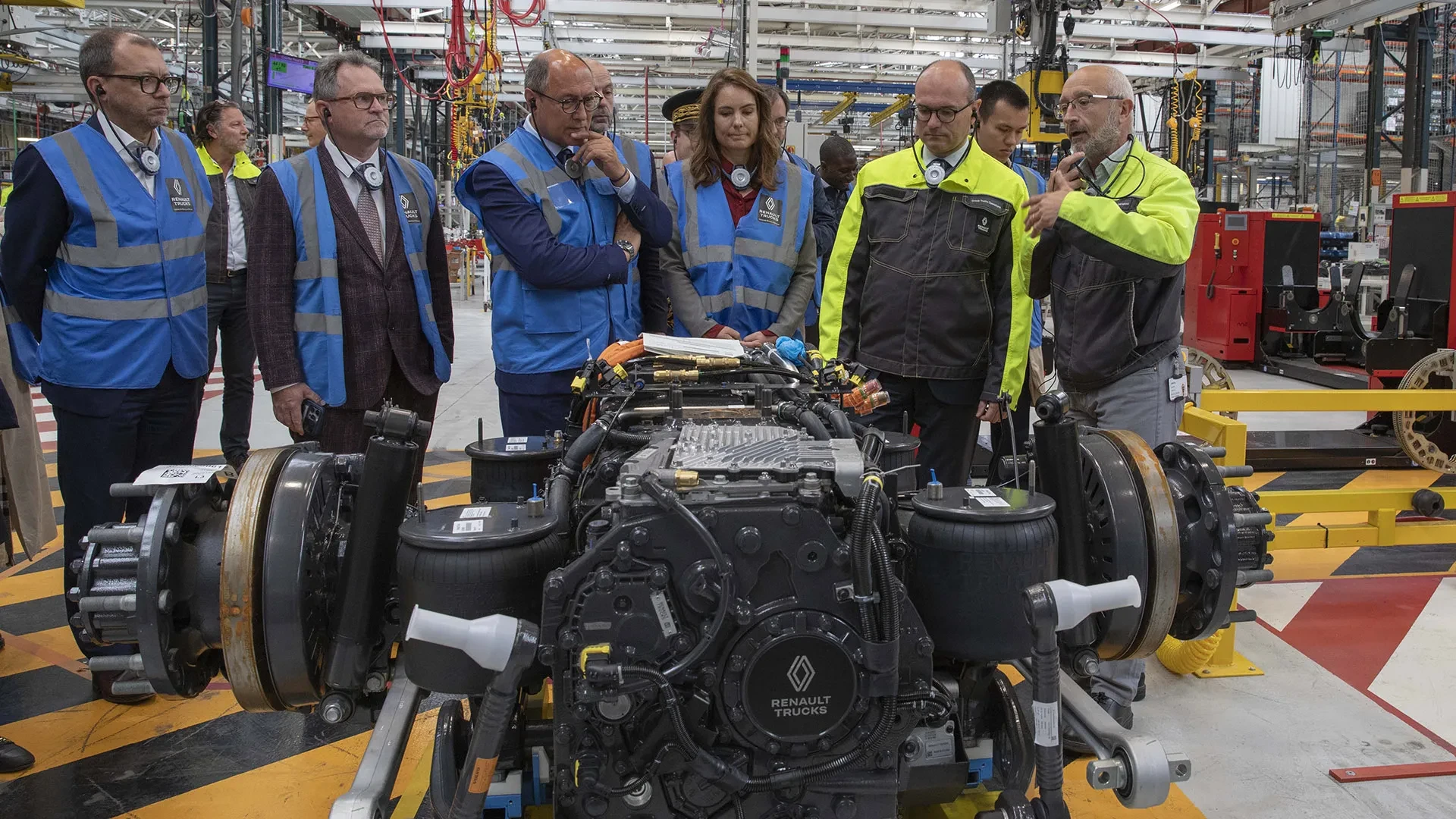 Electrification du transport : le gouvernement français réaffirme son soutien à la filière industrielle sur le site Renault Trucks de Bourg-en-Bresse