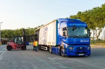 Renault Trucks axles logistics flow Lyon-Bourg-en-Bresse