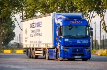 Renault Trucks axles logistics flow Lyon-Bourg-en-Bresse