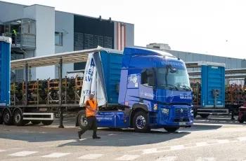Renault Trucks axles logistics flow Lyon-Bourg-en-Bresse
