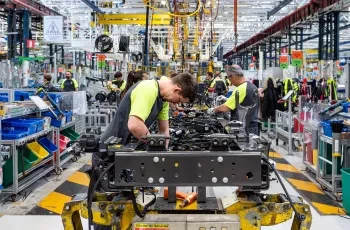 Dans les coulisses de la production du millionième camion de l’usine Renault Trucks de Bourg-en-Bresse