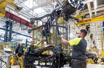 Dans les coulisses de la production du millionième camion de l’usine Renault Trucks de Bourg-en-Bresse