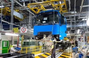 Dans les coulisses de la production du millionième camion de l’usine Renault Trucks de Bourg-en-Bresse