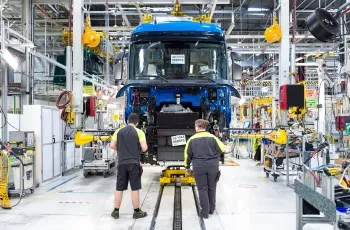 Dans les coulisses de la production du millionième camion de l’usine Renault Trucks de Bourg-en-Bresse