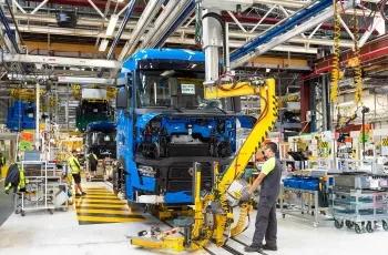 Dans les coulisses de la production du millionième camion de l’usine Renault Trucks de Bourg-en-Bresse