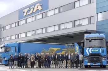 TJA reçoit le millionième camion produit par Renault Trucks à Bourg-en-Bresse