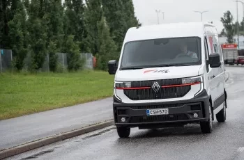 Renault Trucks livre son 5 000e véhicule électrique, un Renault Trucks E-Tech Master, à HRX Finland Oy