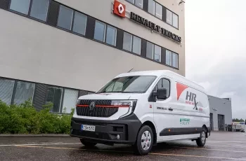 Renault Trucks livre son 5 000e véhicule électrique, un Renault Trucks E-Tech Master, à HRX Finland Oy
