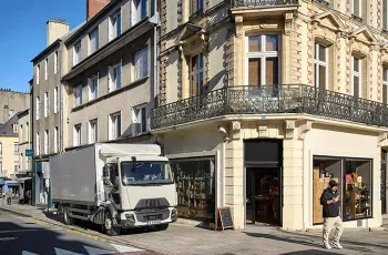 A Renault Trucks D 16 tons equipped with a box