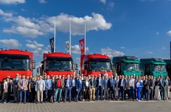 The complete staff of la maison Renault Trucks of Poland