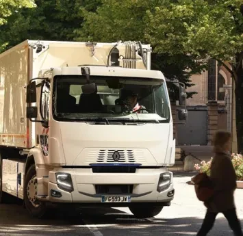 Silence in the city thanks to a full electric truck