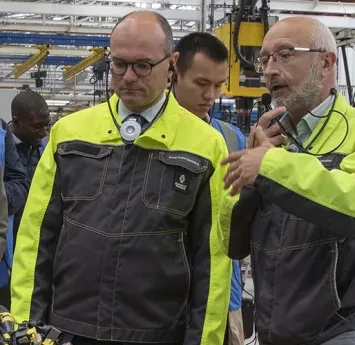 Electrification du transport : le gouvernement français réaffirme son soutien à la filière industrielle sur le site Renault Trucks de Bourg-en-Bresse