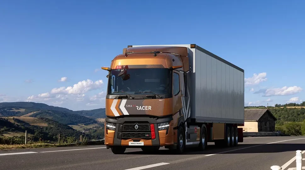 Renault Trucks T Smart Racer with CMS